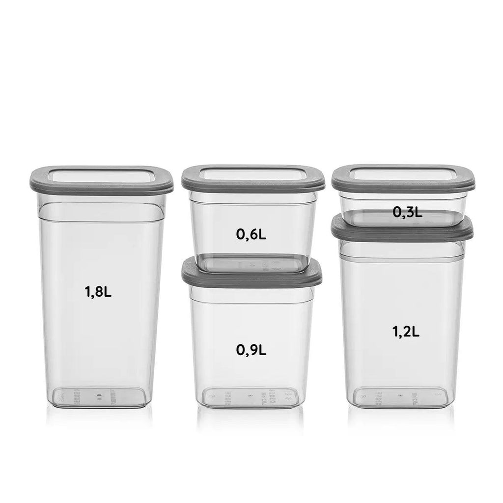  Transformez votre rangement avec les boîtes Élegani !

✅ 20 pièces polyvalentes : 5 tailles adaptées à vos besoins (0,3L à 1,8L).

🔒 Couvercles hermétiques : Protègent contre l’humidité et les parasites.

🍚 Idéal pour cuisine/bureau : Aliments secs, riz, pâtes, ou matériel de bricolage.

🧼 Facile à nettoyer : Passe au lave-vaisselle pour une hygiène impeccable.
→ Conseil : Ajoutez un call-to-action comme « Voir les tailles disponibles ➡️ 